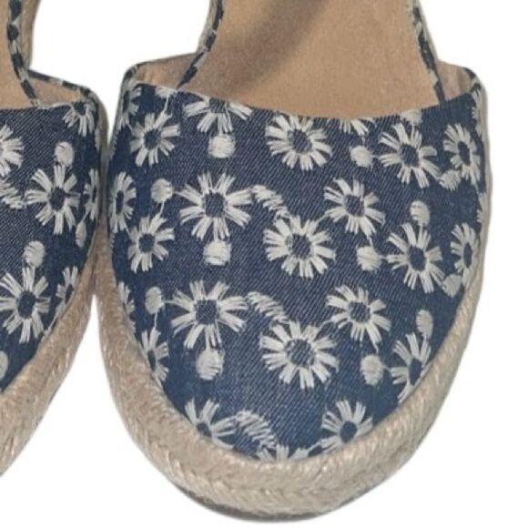 Life Stride Kaylee Blue and White Daisy Denim Espadrille Wedges Size 9.5 NIB - Picture 7 of 10